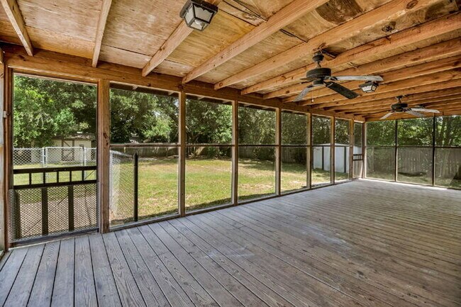 Building Photo - Charming 4 Bedroom Pensacola Rental in a Convenient Location!