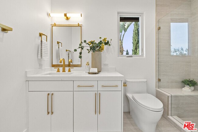 Building Photo - 10825 Savona Rd