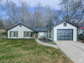 Building Photo - 3 Bedroom ]house with fence in yard.