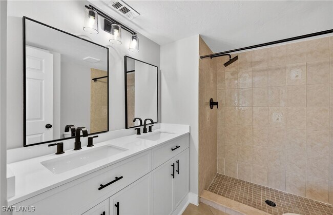 Building Photo - 144 Cypress Way E