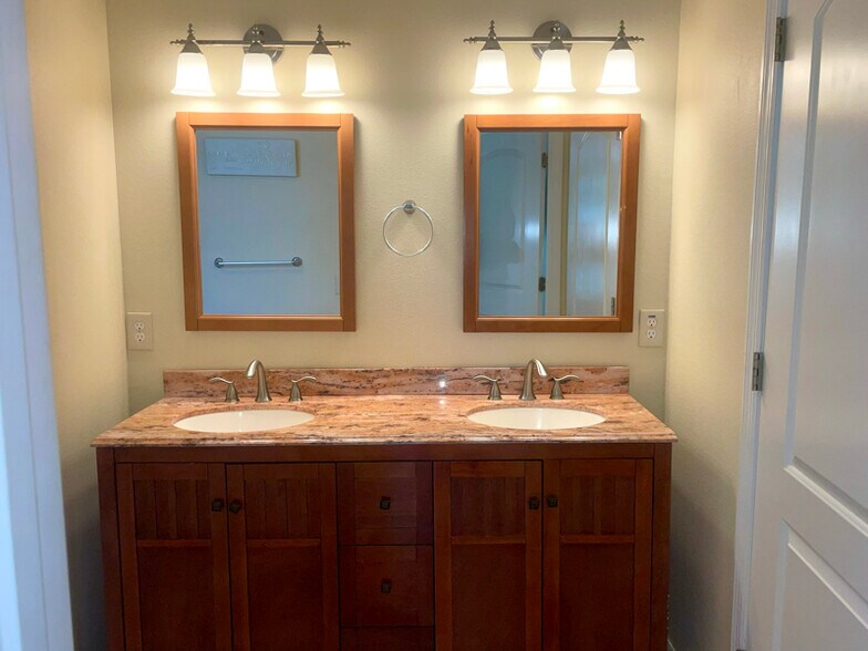 Building Photo - 316 N Grandview Ave