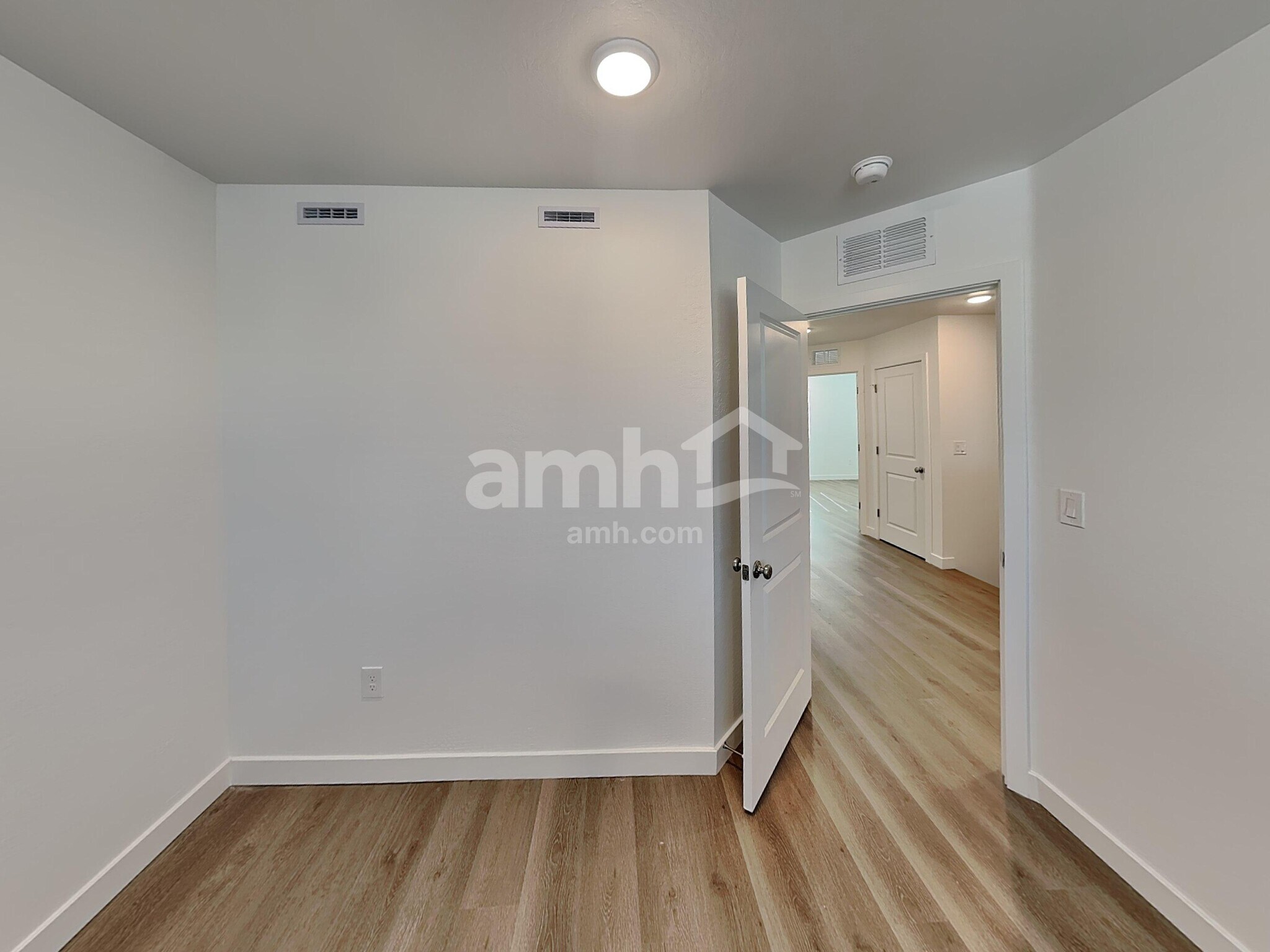 Building Photo - 9742 W Luxton Ln