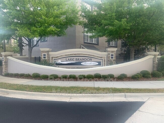 Building Photo - 2502 Lexington Oak Dr
