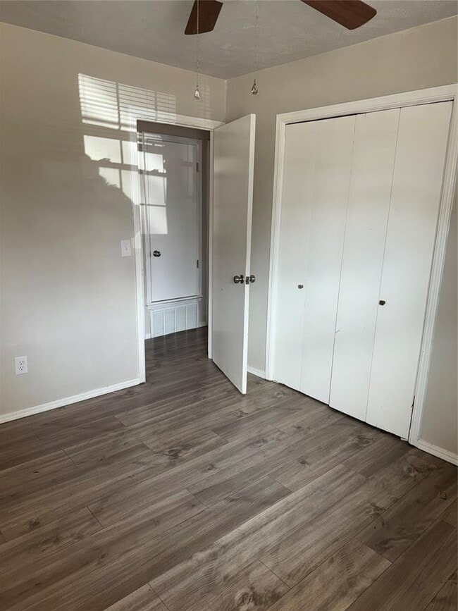 Building Photo - 1137 NW 104th St