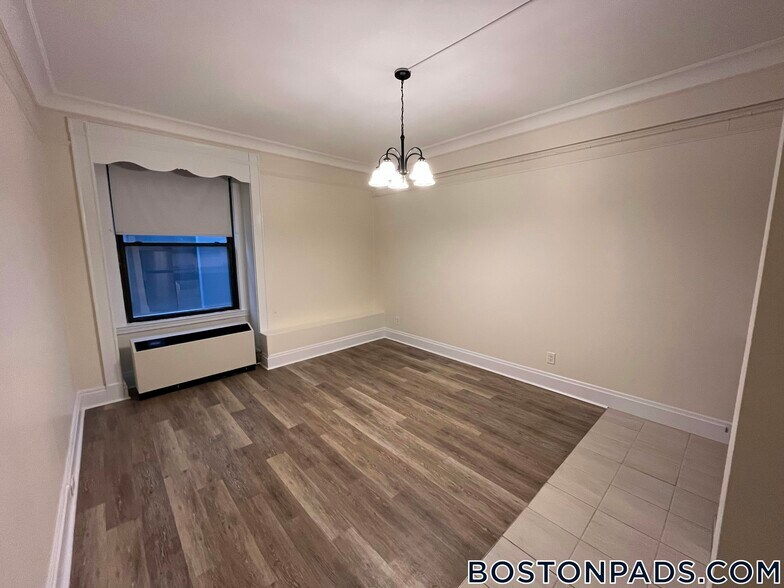 Building Photo - 62 Boylston St