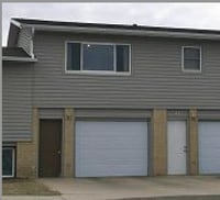 Building Photo - 3 bedroom townhouse