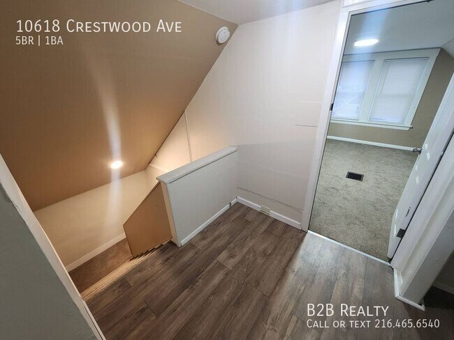 Building Photo - 10618 Crestwood Ave