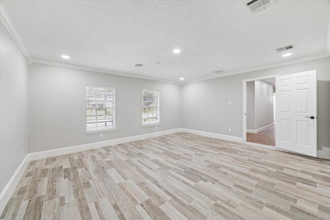 Building Photo - 2511 Nelwood Dr