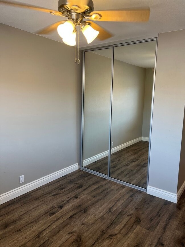 Building Photo - Updated Townhome in Ventura