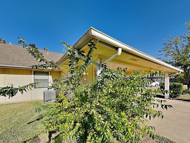 Building Photo - Newly Renovated Single Family Home | 2 BR/2BA | Covered Parking