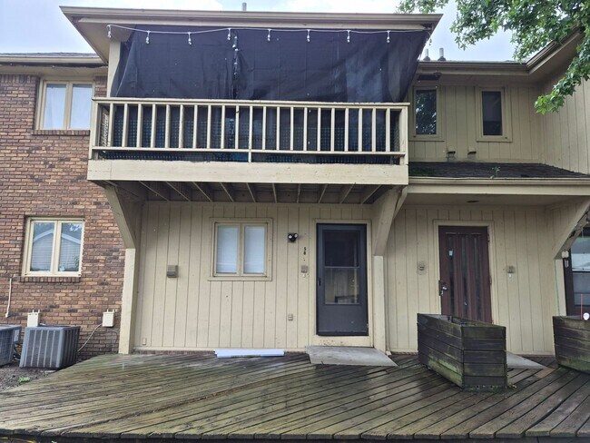 Building Photo - 5836 Ryewyck Dr