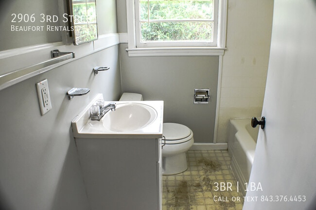 Building Photo - 2906 3rd St