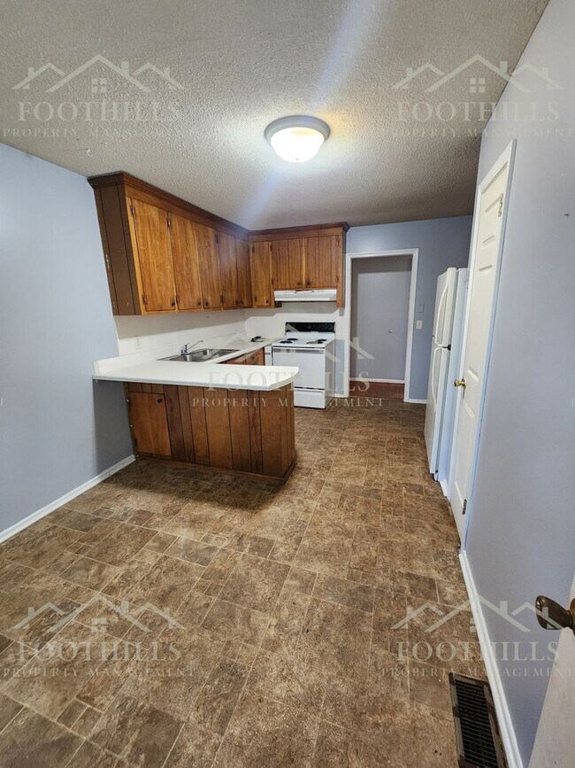 Building Photo - 418 W Fredericks St