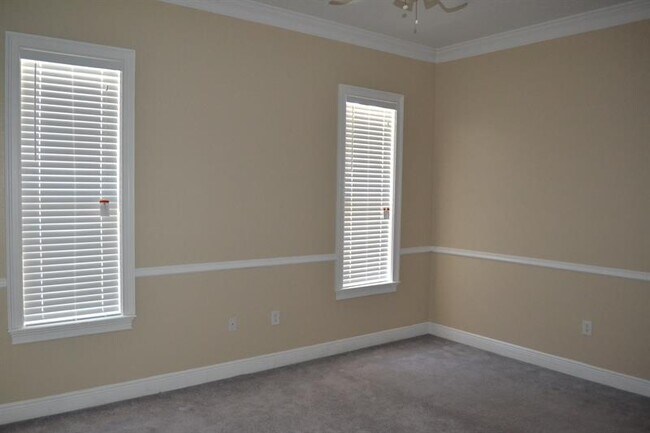 Building Photo - 461 Sanford Ave