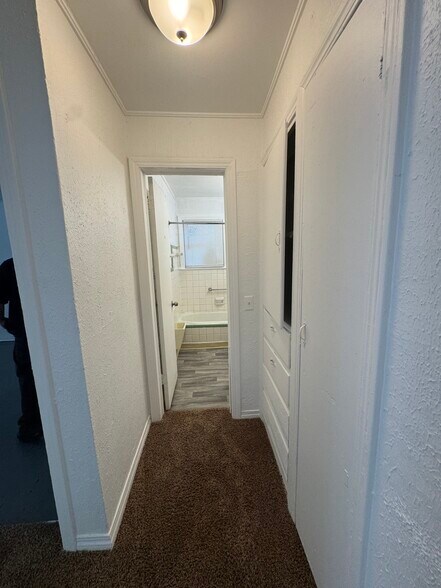 Building Photo - 2108 NE 18th St