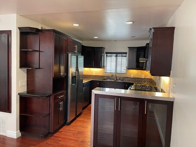 Building Photo - 6014 Barton Ave