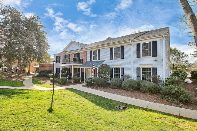 Building Photo - Spacious 2BR/2BA Condo in Prime South Charlotte Location!