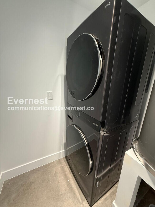 Building Photo - 1117 W Roosevelt St