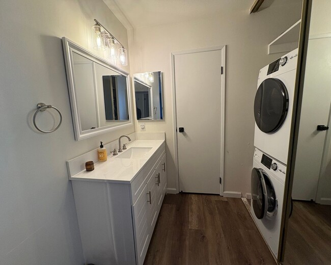 Building Photo - Ventura Living Made Easy – Updated 2 Bed Condo