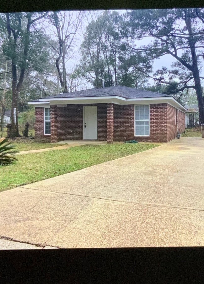 Building Photo - 111 Columbia St