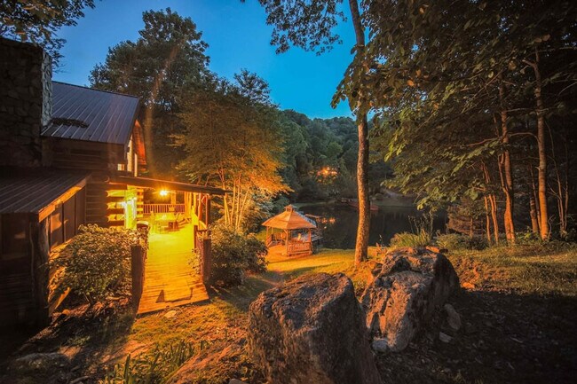 Building Photo - 195 Black Bear Dr