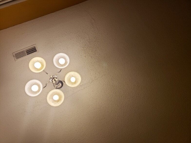 Building Photo - 8810 Albemarle Rd