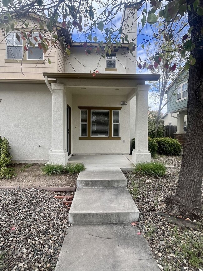 Building Photo - Charming 5 Bedroom house in Rancho Obispo Community