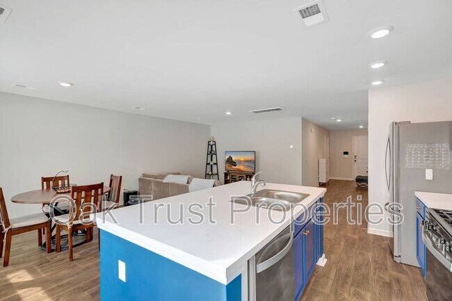 Building Photo - 111 Orchid Bloom Cir