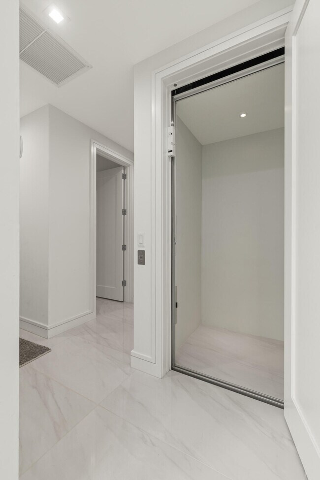 Building Photo - 402 Ocean One Ln