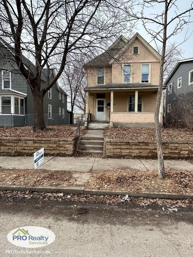 Building Photo - 2208 NE 2nd St