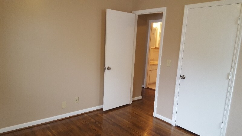 Building Photo - 290 Largo Dr