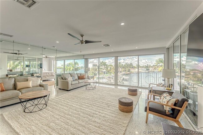 Building Photo - 2717 Yacht Club Blvd