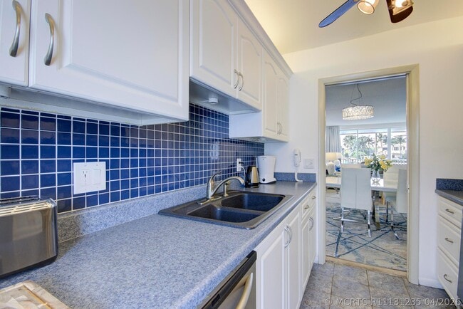 Building Photo - 3100 S Ocean Blvd