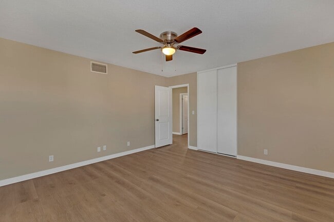 Building Photo - 3158 Laurel Ave