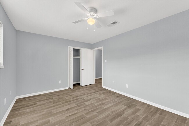 Building Photo - 10003 Windriver Dr