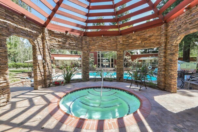 Building Photo - 764 Teatree Ct