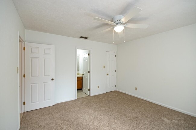 Building Photo - 2039 Hanover Ct