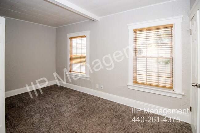 Building Photo - 9903 Sladden Ave