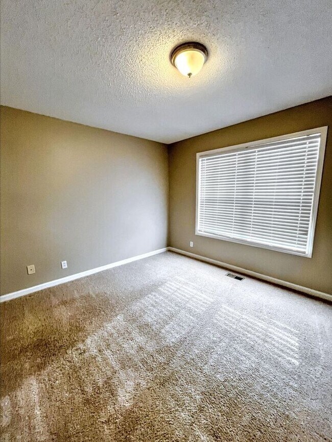 Building Photo - Spacious 3-Bedroom Home with Deck, Firepla...