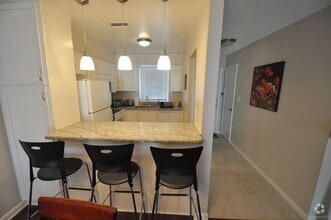 Building Photo - Charming 2-Bedroom Condo in Scenic Winter ...