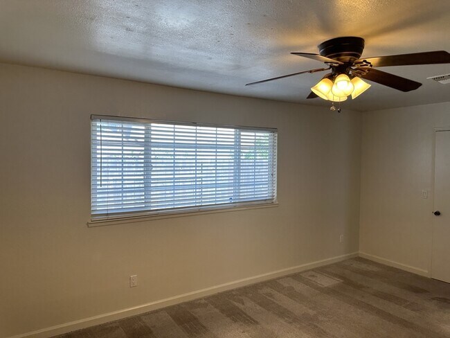 Building Photo - Beautiful Manteca 3 Bedroom Single Story H...
