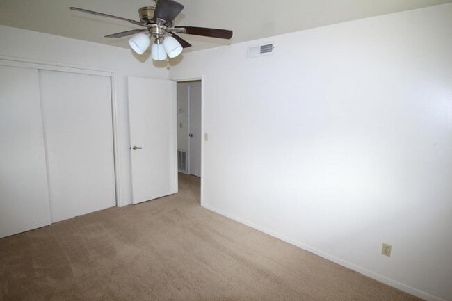 Building Photo - 6000 Metcalf Ln