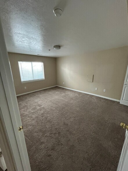 Building Photo - 10658 S Poplar Grv Dr