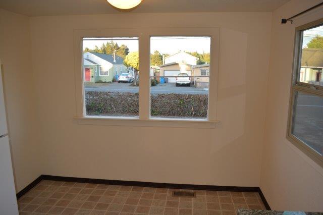 Building Photo - Sweet in-town mobile, very cute 1 bedroom ...