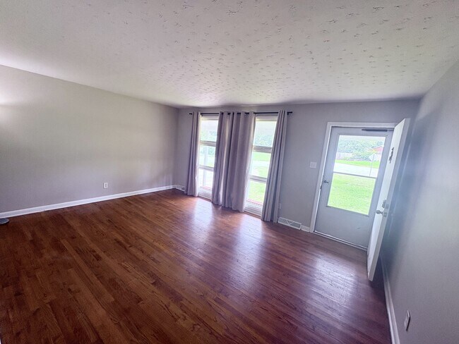 Building Photo - 406 Forest Grove Ave