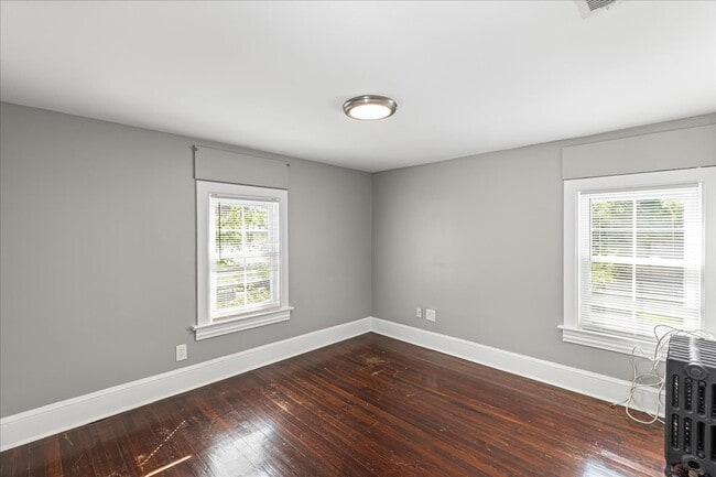 Building Photo - 1613 Kings Hwy