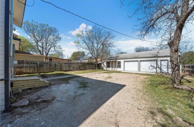 Building Photo - 2211 Morrow Ave
