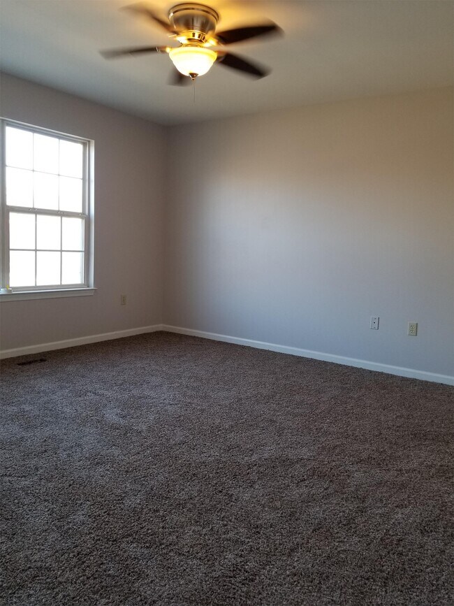 Building Photo - 420 Cherry Ln