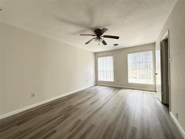 Building Photo - 6102 Howland Ct