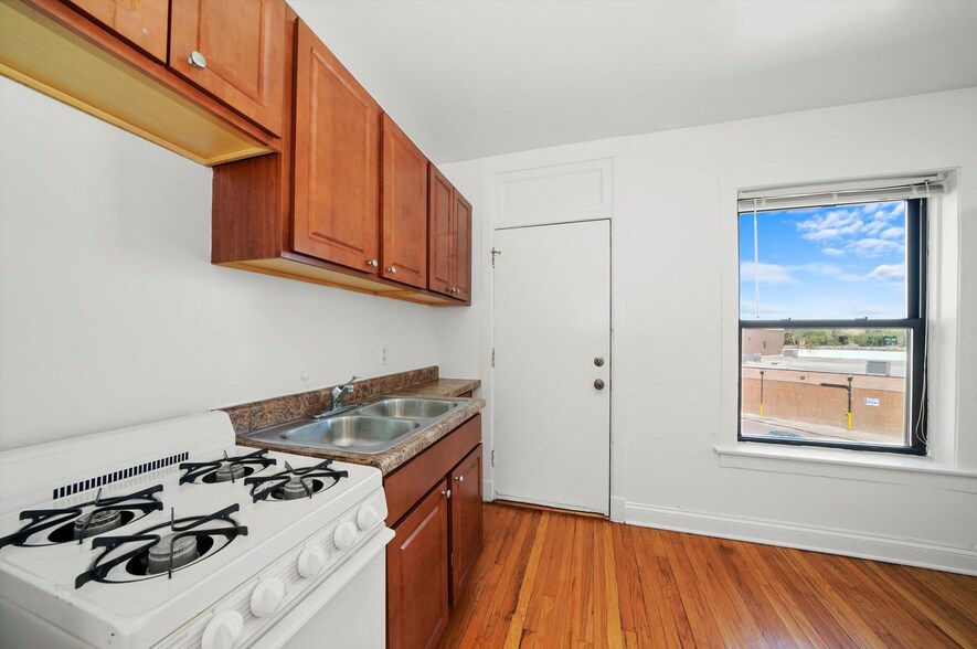 Building Photo - 2649 N Spaulding Ave